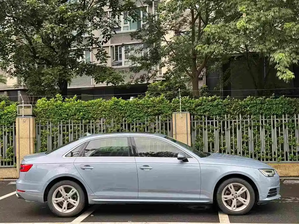 Audi A4L 2018