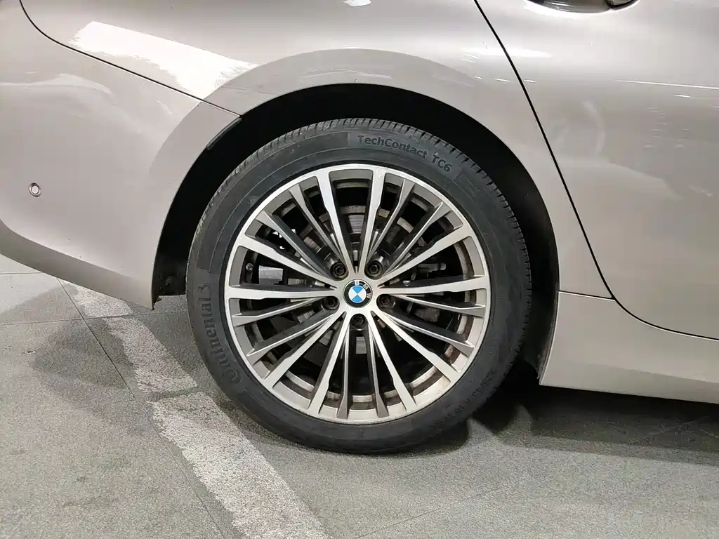 BMW 3 Series 2019 — фото 21