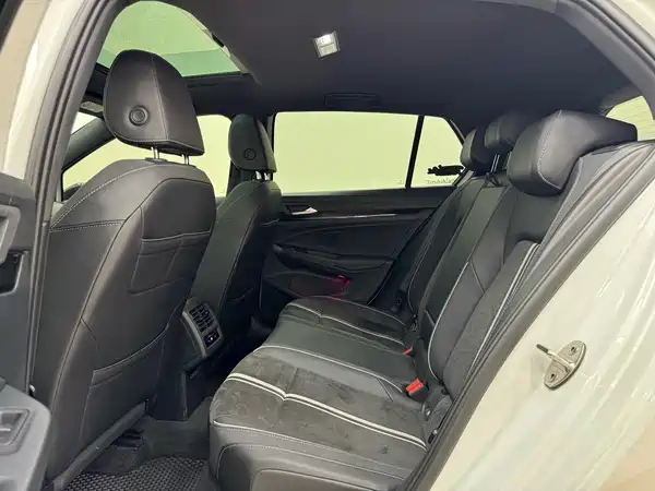 Volkswagen Golf 2021