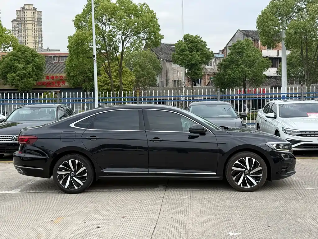 Volkswagen Passat 2022 — фото 7