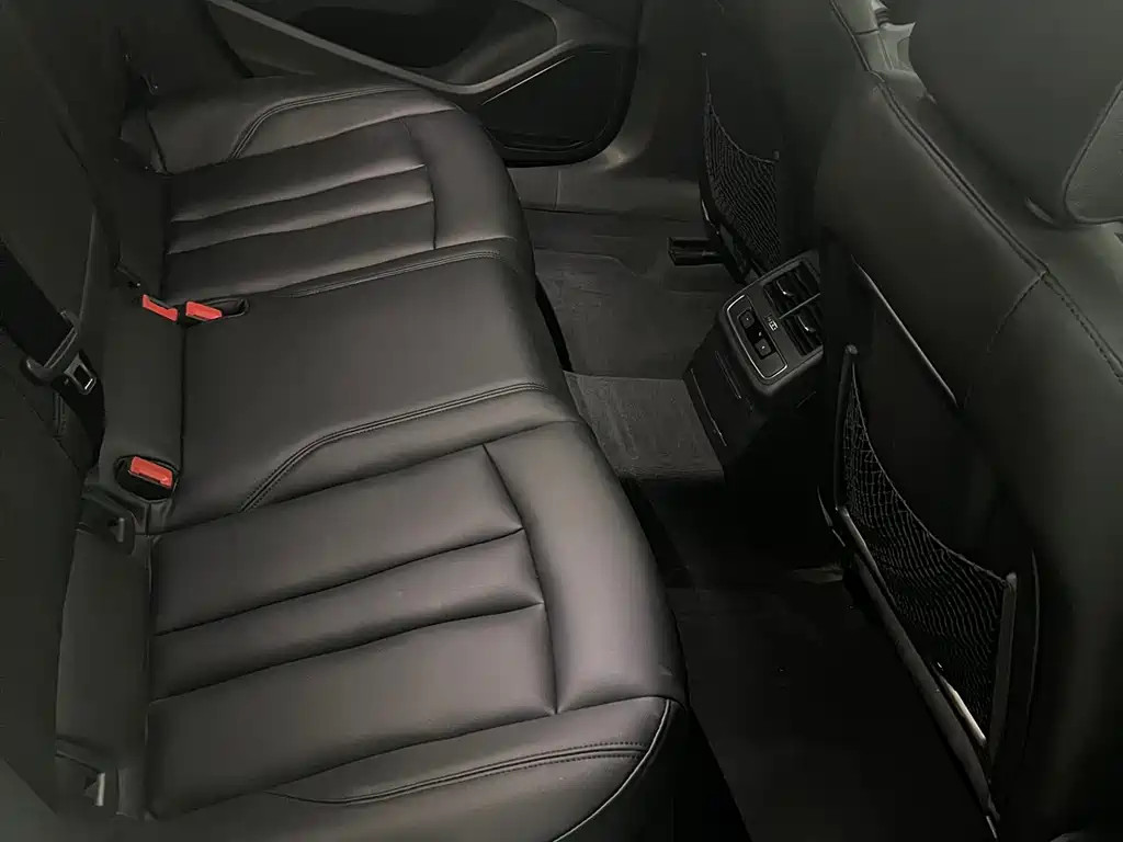 Audi A4L 2018 — фото 10