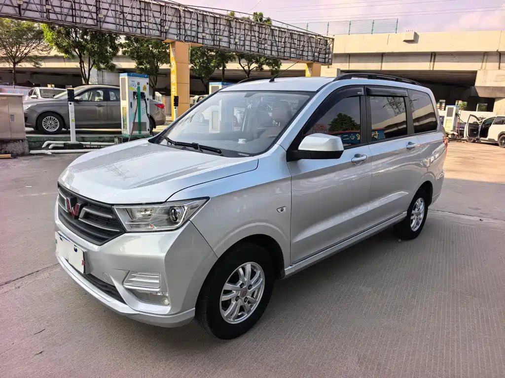 Wuling Hongguang 2018 — фото 1