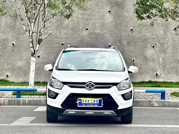 BAIC Shenbao X25 2015