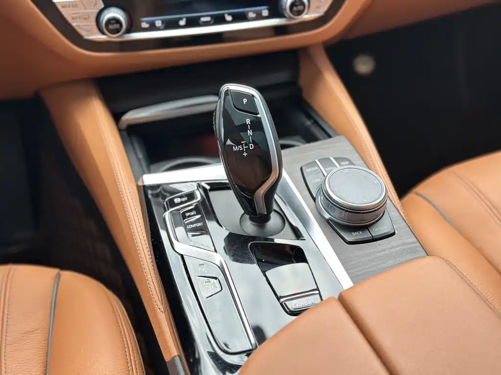BMW 6 Series GT 2021 — фото 12
