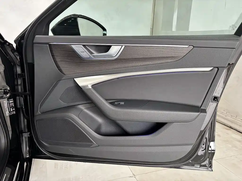 Audi A6L 2025 — фото 27