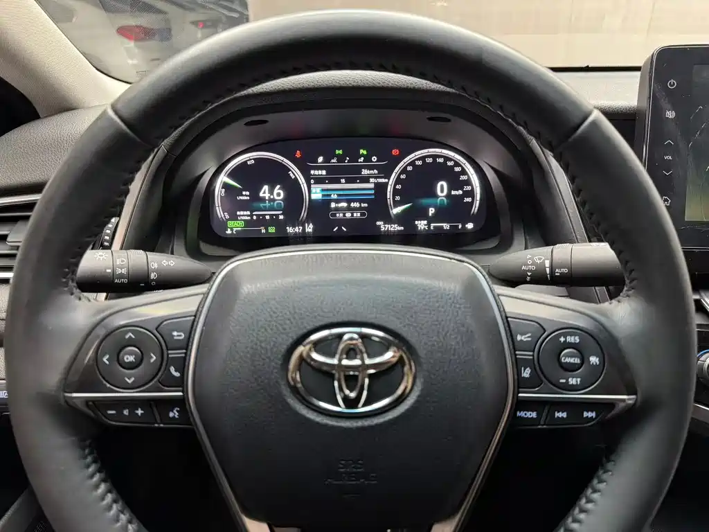 Toyota Camry 2022 — фото 5