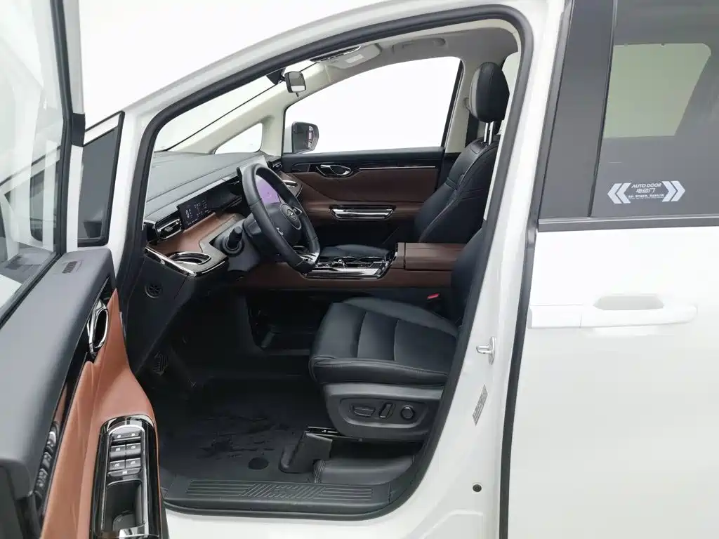 GAC Trumpchi E8 PHEV 2025 — фото 10