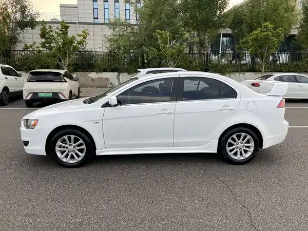 Mitsubishi Lancer EX 2012