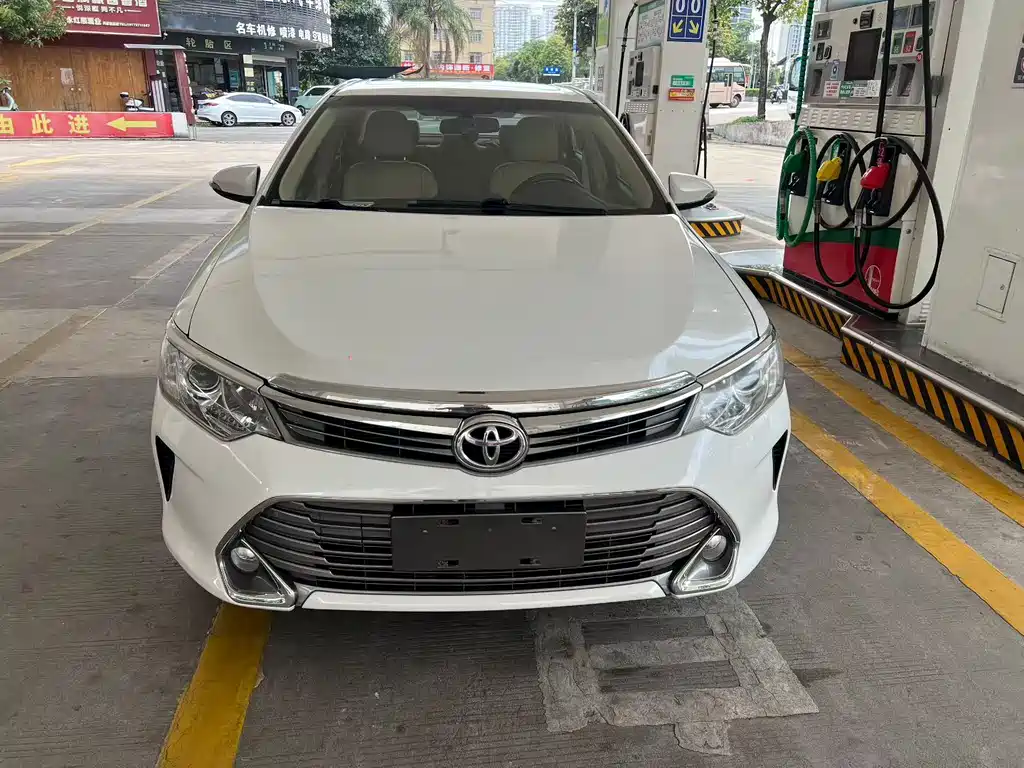 Toyota Camry 2017 — фото 2