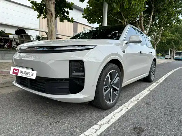 Li Auto L6 2025
