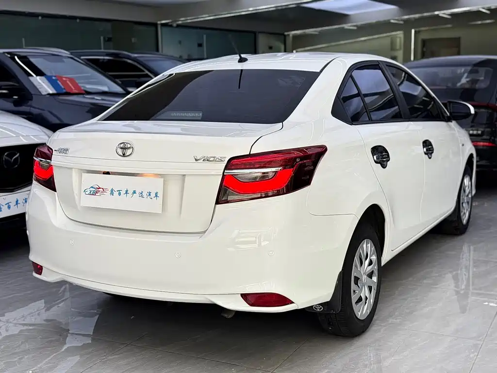 Toyota Vios 2023 — фото 10