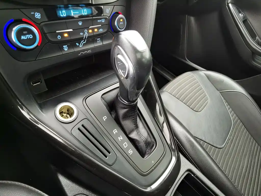 Ford Focus 2016 — фото 13
