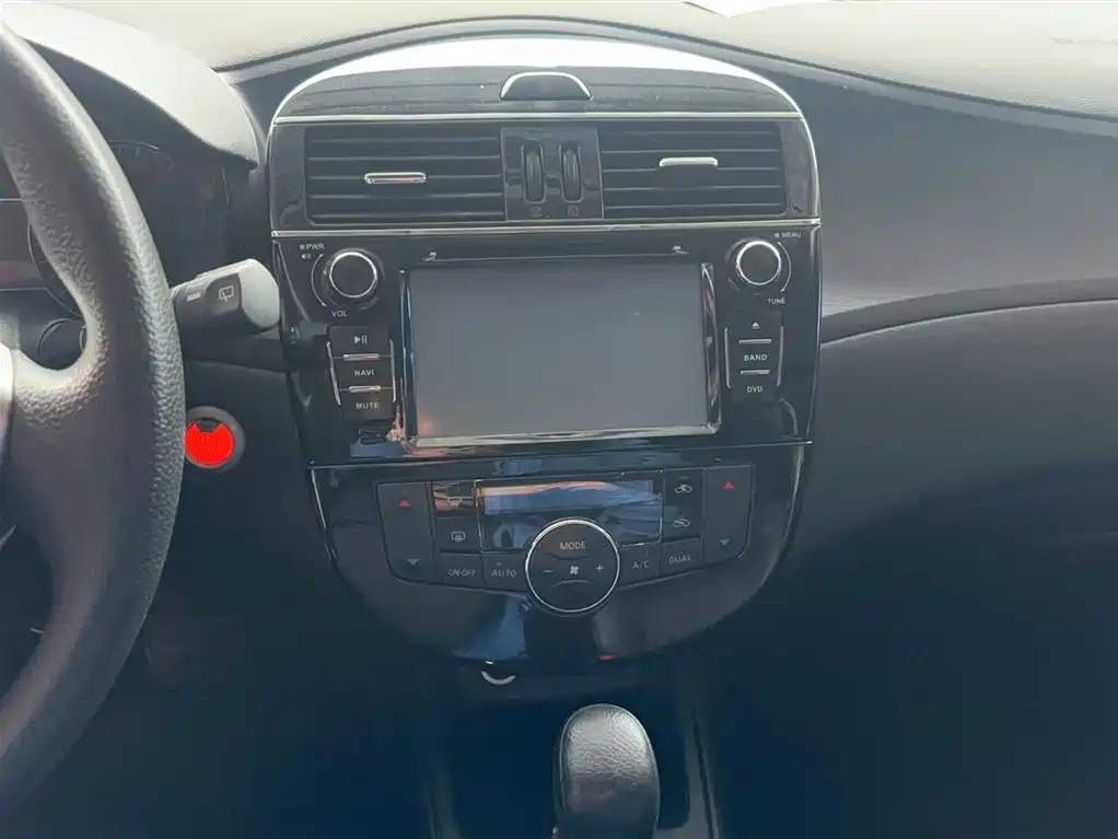 Nissan Tiida 2015 — фото 7