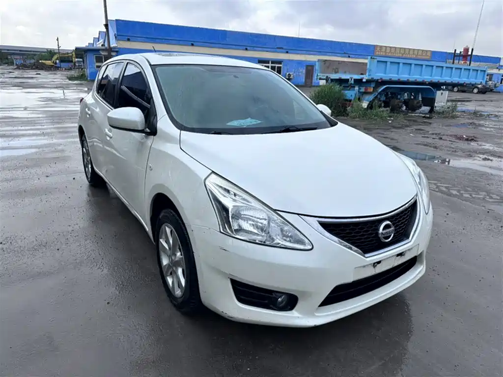 Nissan Tiida 2015 — фото 9