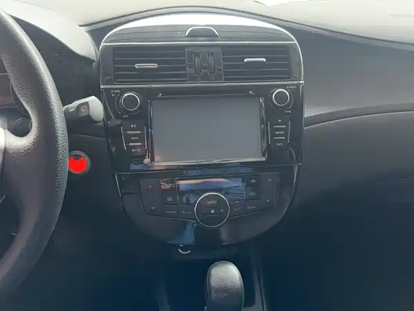 Nissan Tiida 2011