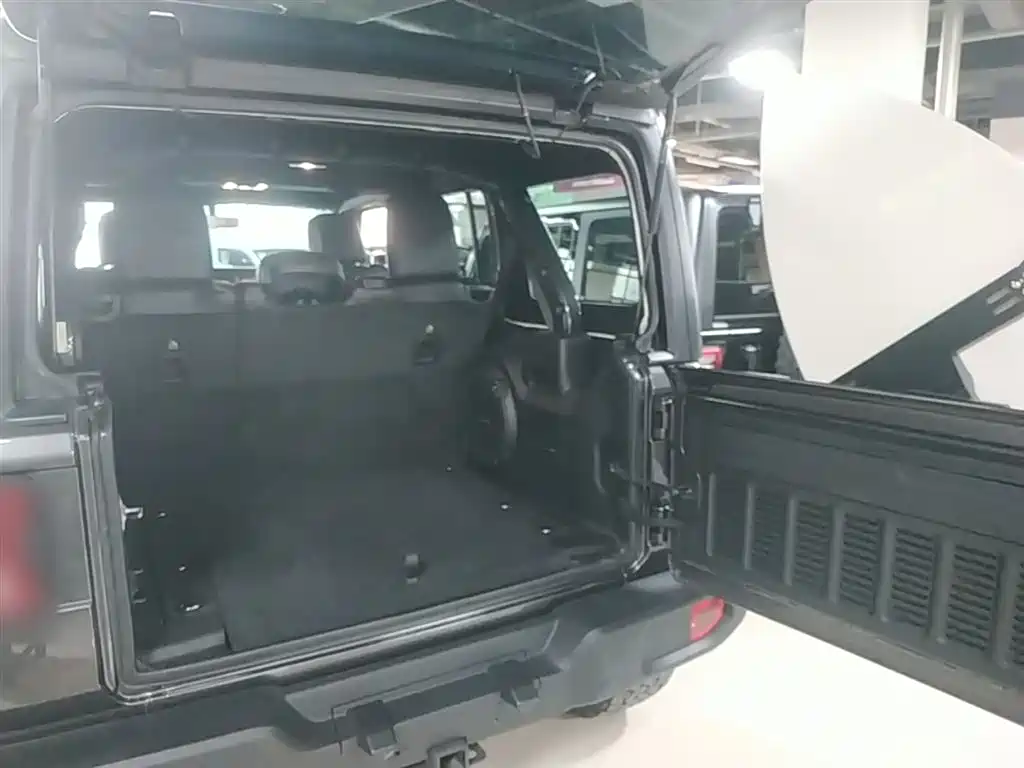 Jeep Wrangler 2020 — фото 19