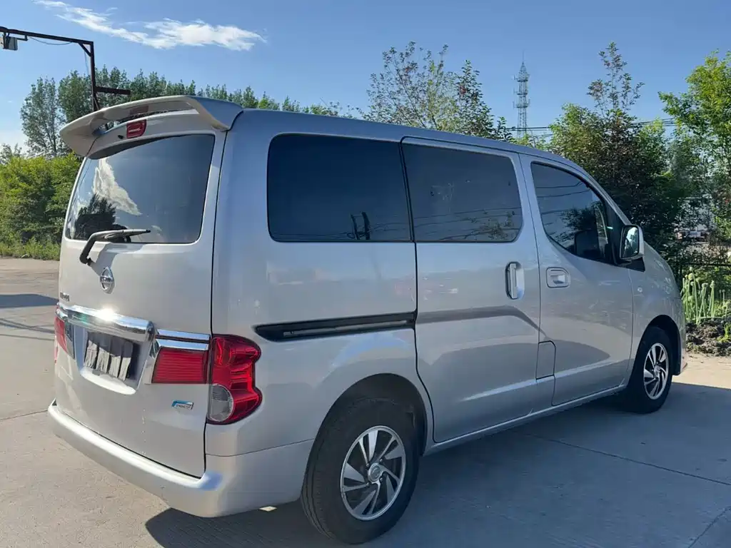 Nissan NV200 2018 — фото 9
