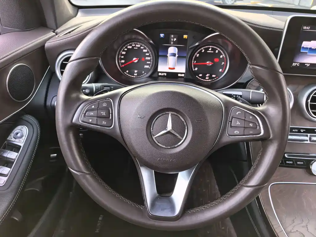 Mercedes-Benz GLC 2017 — фото 14