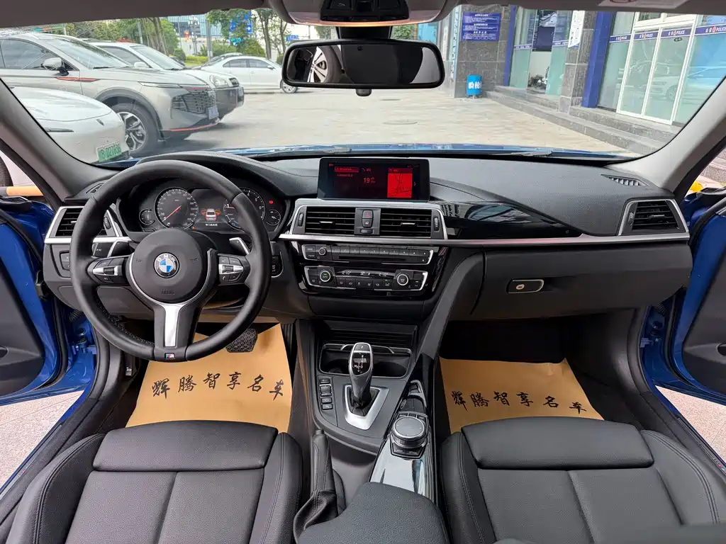 BMW 3 Series 2018 — фото 10