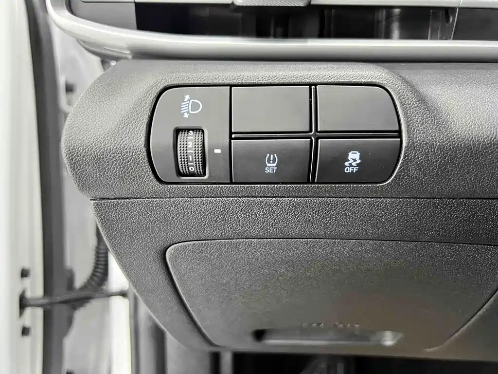 Hyundai Elantra 2023 — фото 10