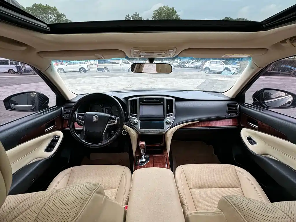 Toyota Crown 2017