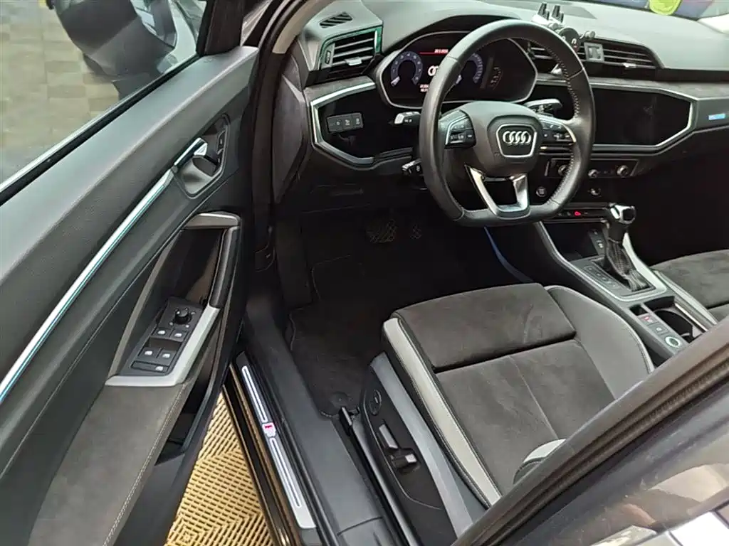 Audi Q3 2020 — фото 16