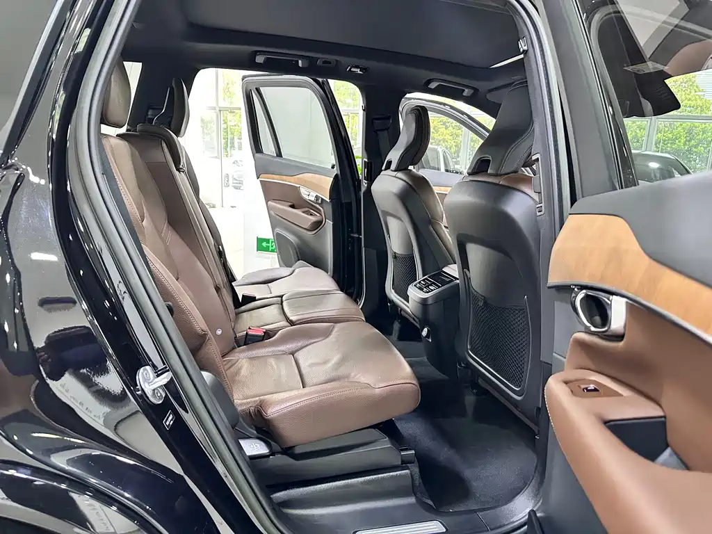 Volvo XC90 2023 — фото 16