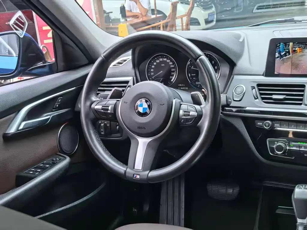 BMW 1 Series 2019 — фото 12