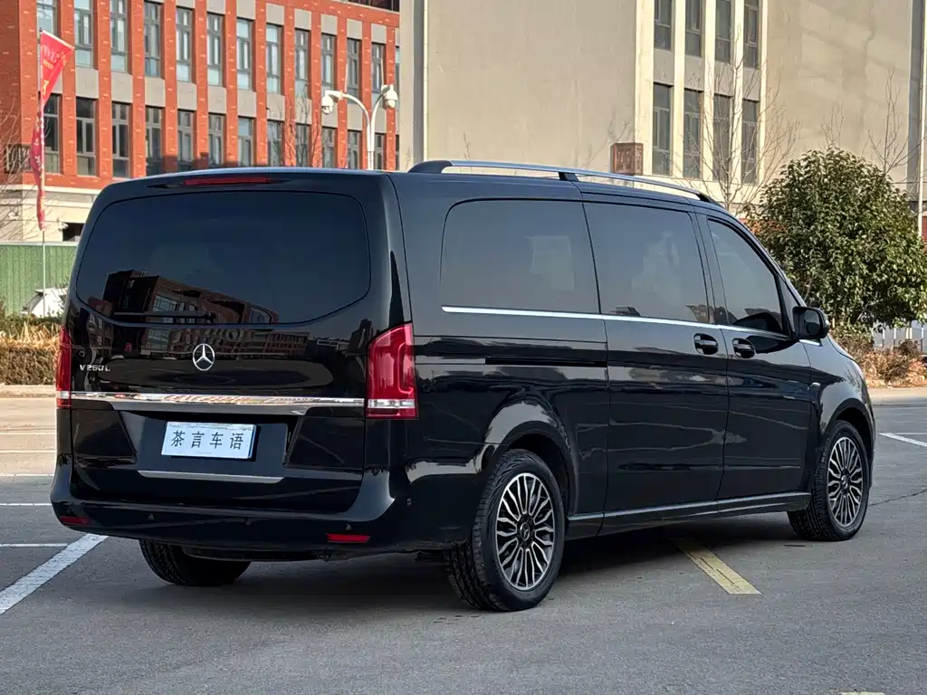 Mercedes-Benz V-Class 2017 — фото 4