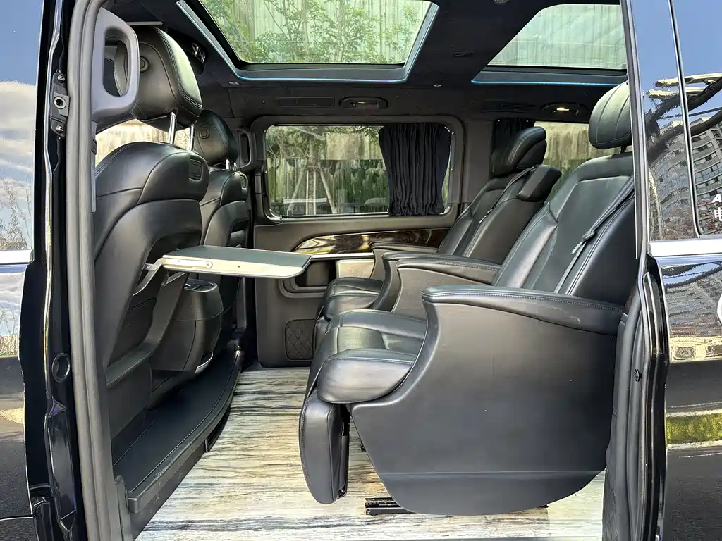 Mercedes-Benz V-Class 2019 — фото 11