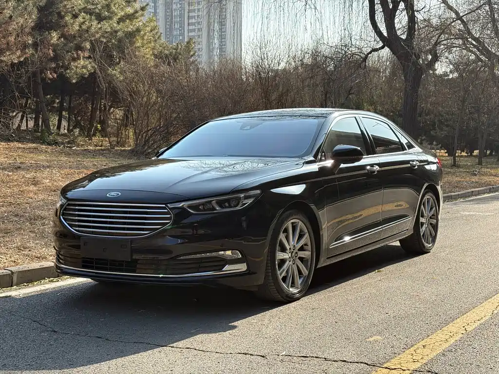 Ford Taurus 2021 — фото 1