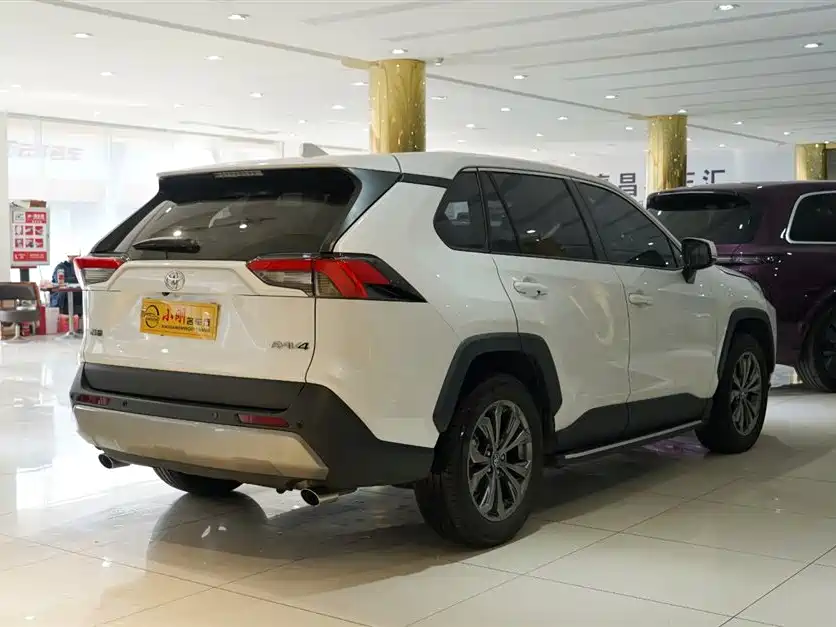 Toyota RAV4 2025 — фото 18