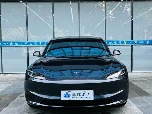 Tesla Model 3 2024