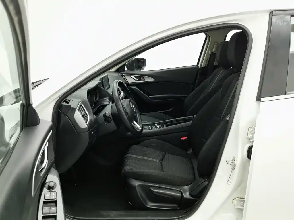 Mazda 3 Axela 2017 — фото 10