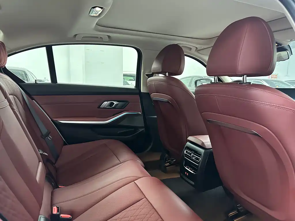 BMW 3 Series 2023 — фото 15