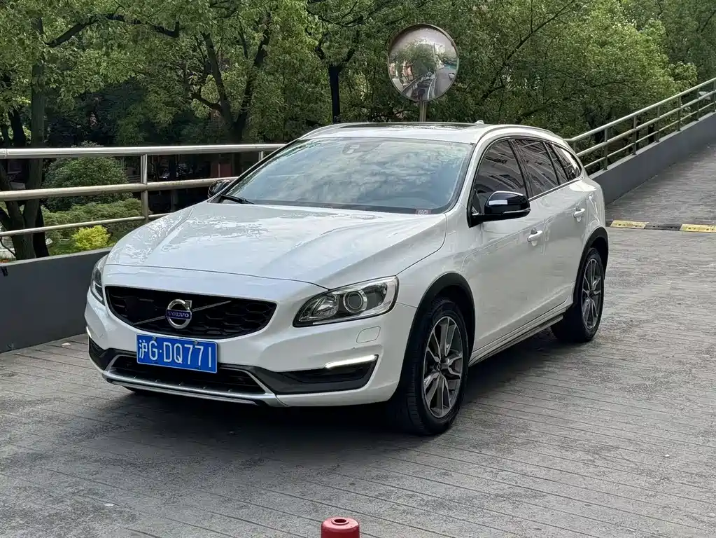 Volvo V60 2016 — фото 1
