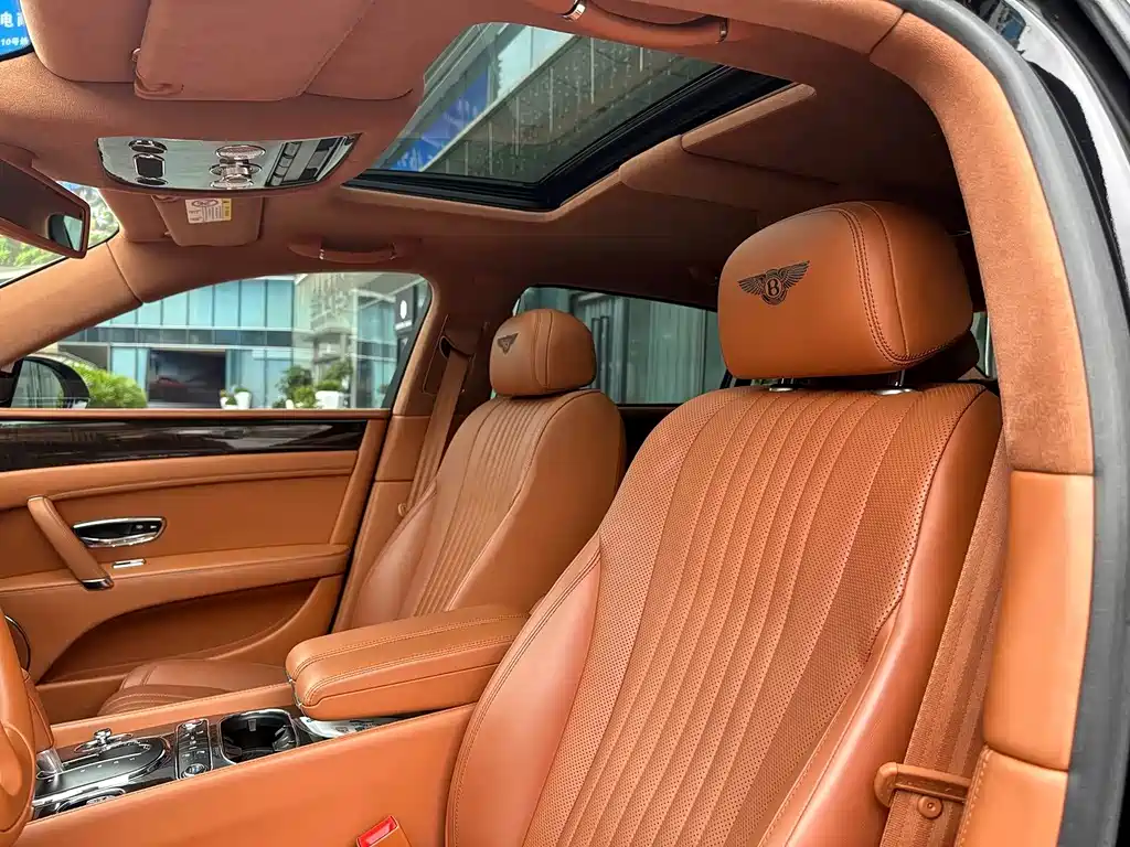 Bentley Flying Spur 2018 — фото 16