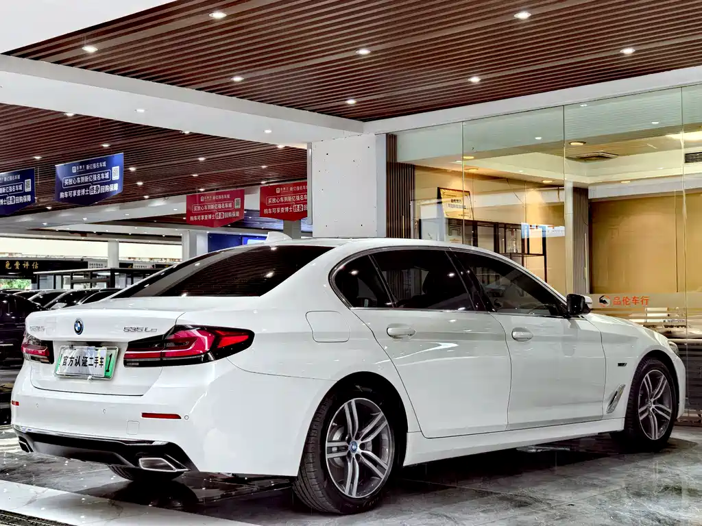 BMW 5 Series New Energy 2022 — фото 15
