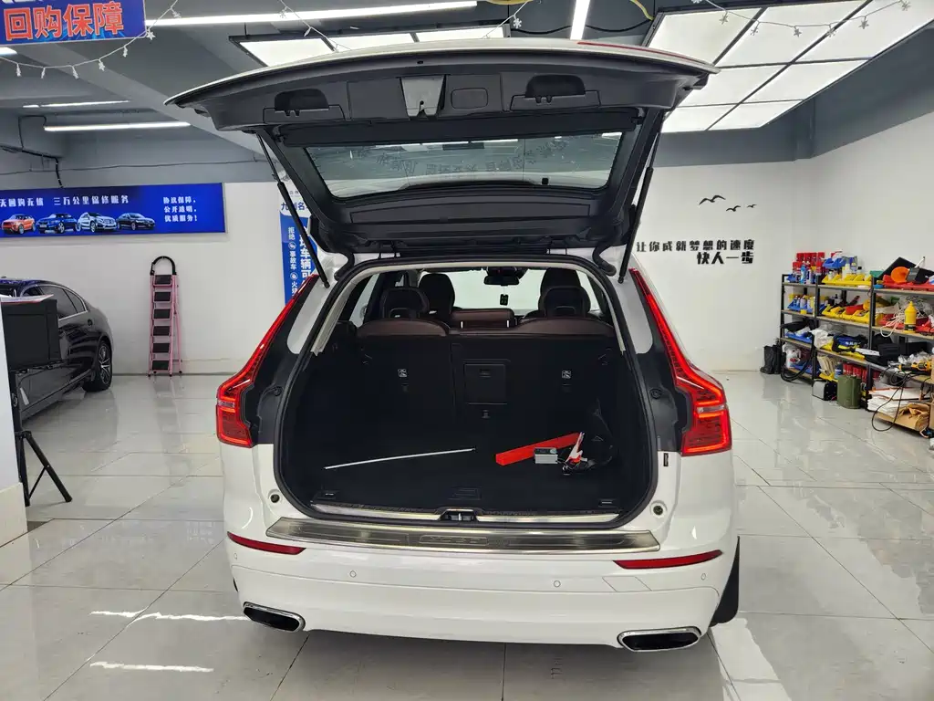 Volvo XC60 2019 — фото 12