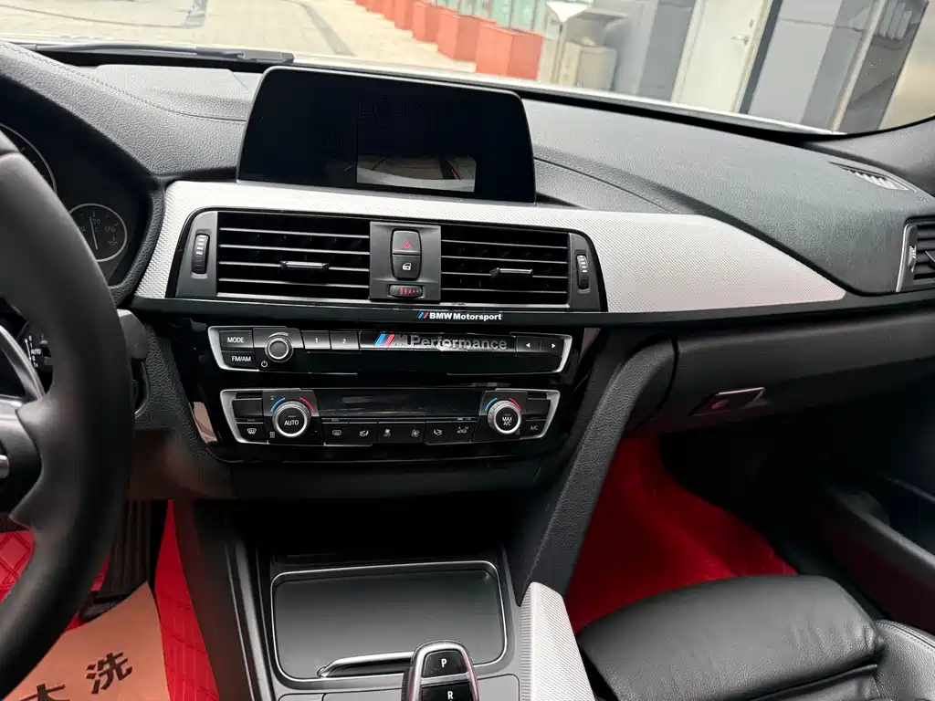 BMW 3 Series 2019 — фото 24