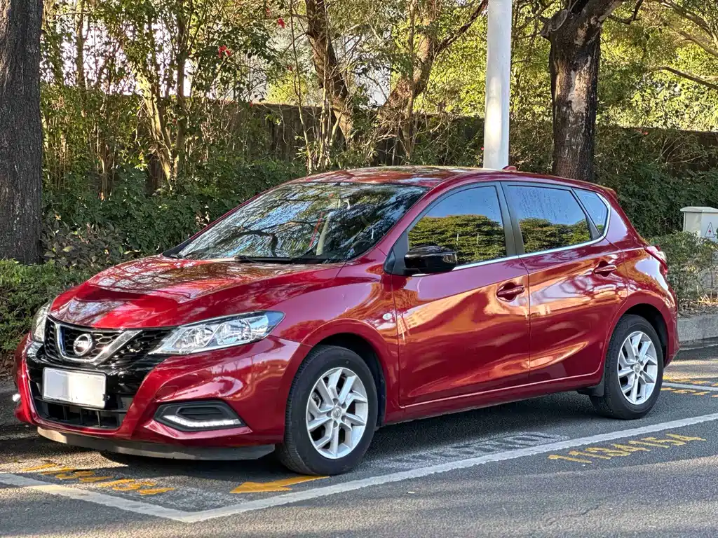 Nissan Tiida 2020 — фото 1