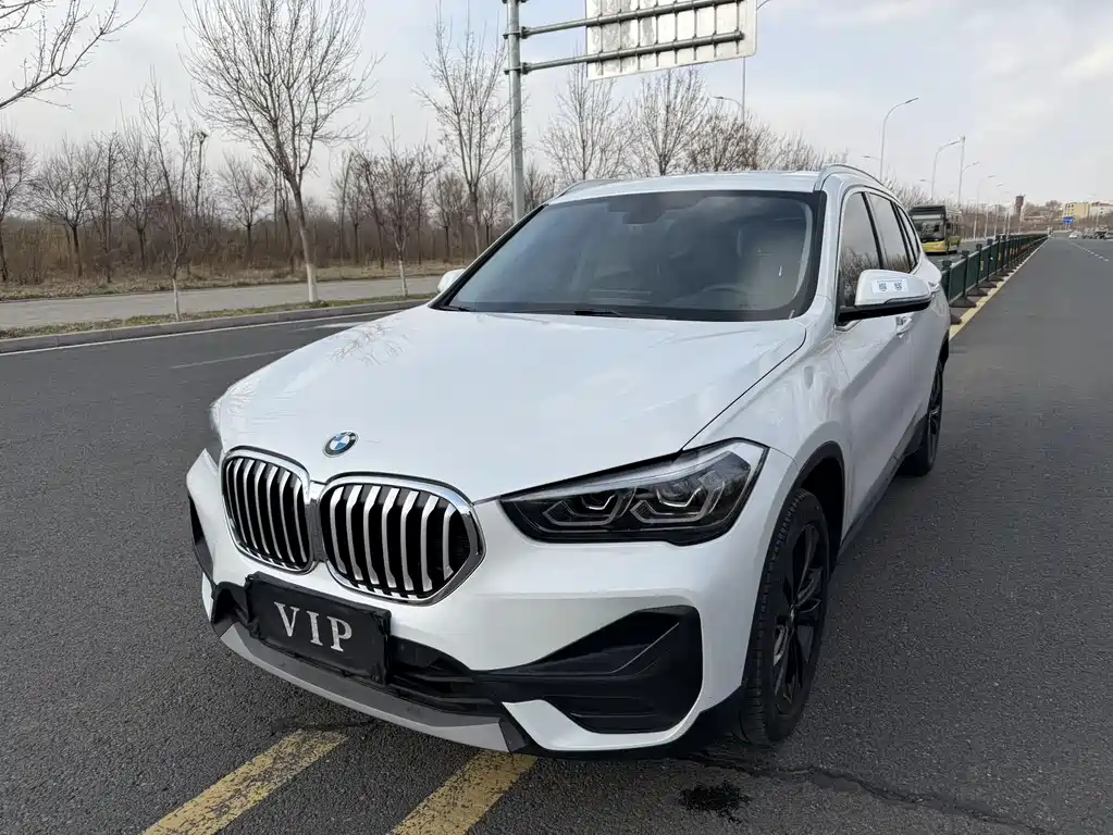 BMW X1 2022 — фото 1