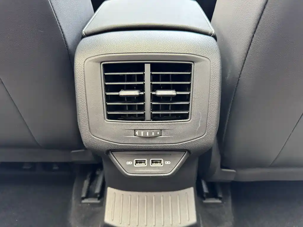 Volkswagen T-Roc 2023 — фото 19