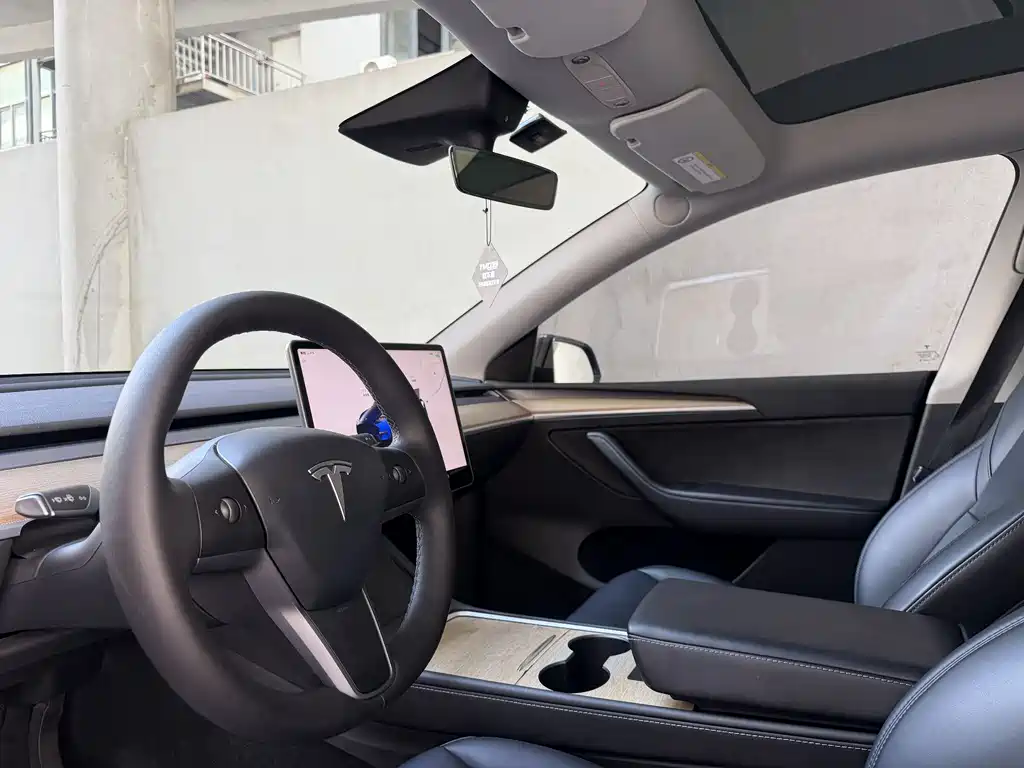 Tesla Model Y 2022 — фото 14