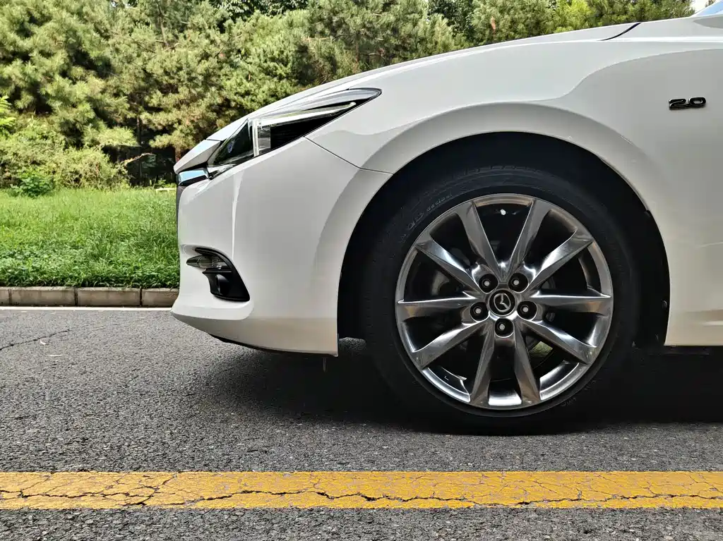 Mazda 3 Axela 2019 — фото 13