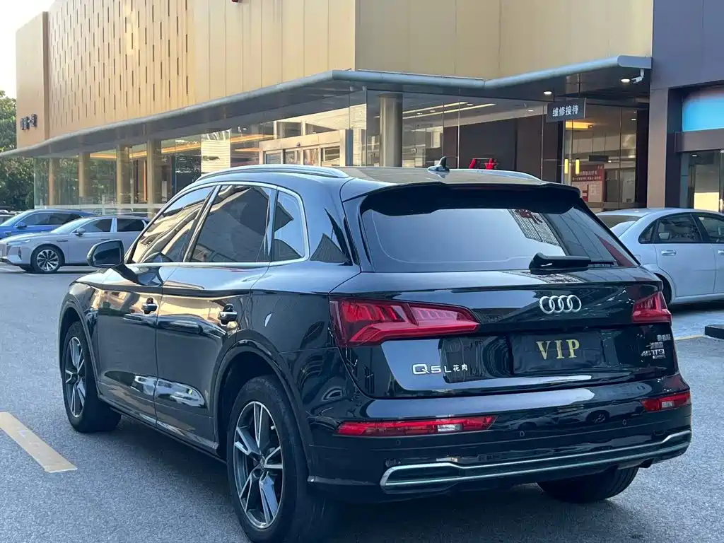 Audi Q5L 2019 — фото 10