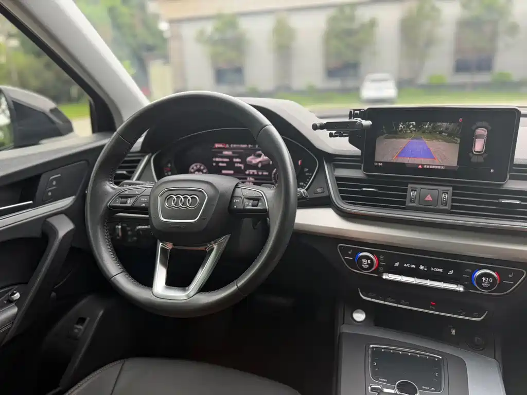 Audi Q5L 2020 — фото 10