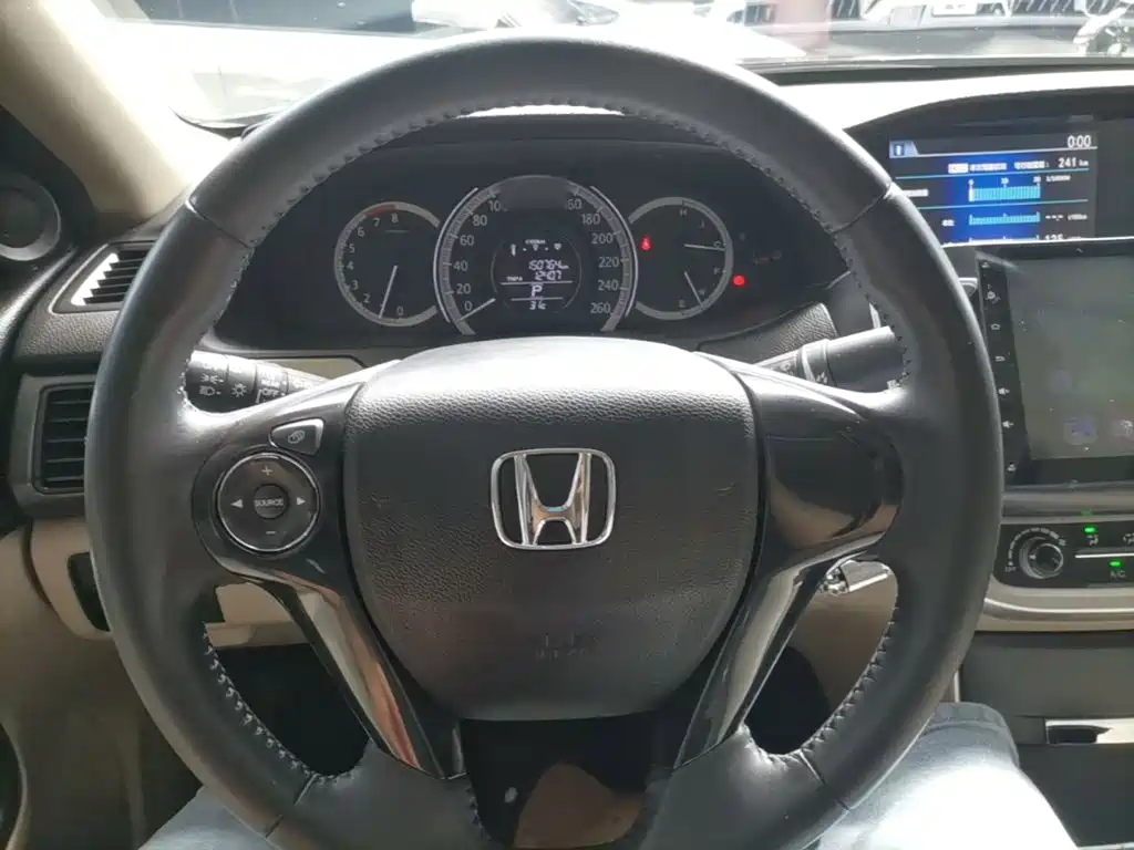 Honda Accord 2015 — фото 11