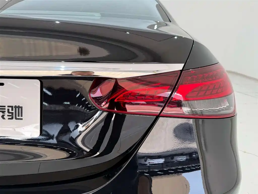 Mercedes-Benz E-Class 2023 — фото 10