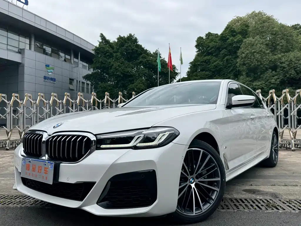 BMW 5 Series 2023 — фото 1